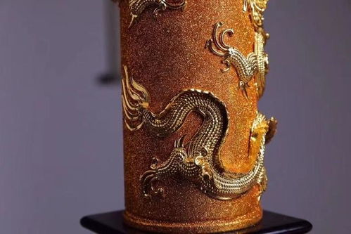 炮彈殼改裝的貼金工藝品,您可見過 好一個(gè)雙龍戲珠
